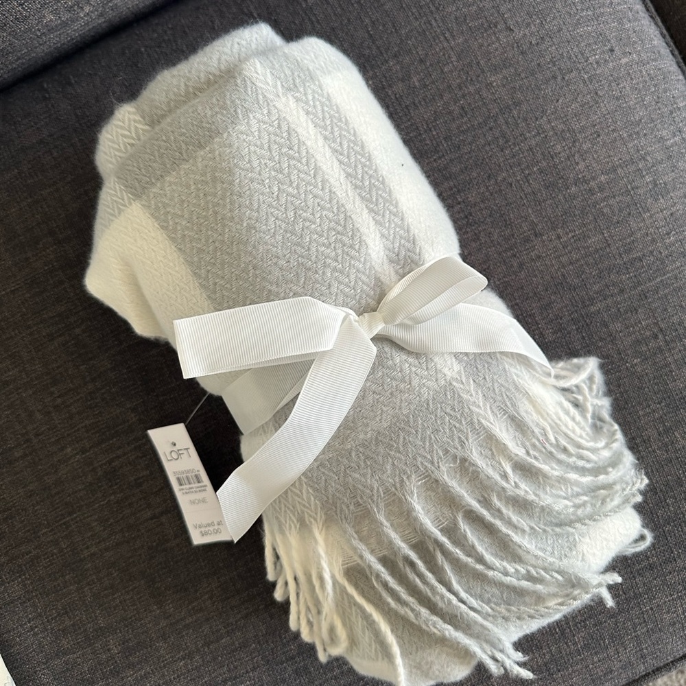 NWT LOFT white and light grey throw blanket - OS - perfect gift!!